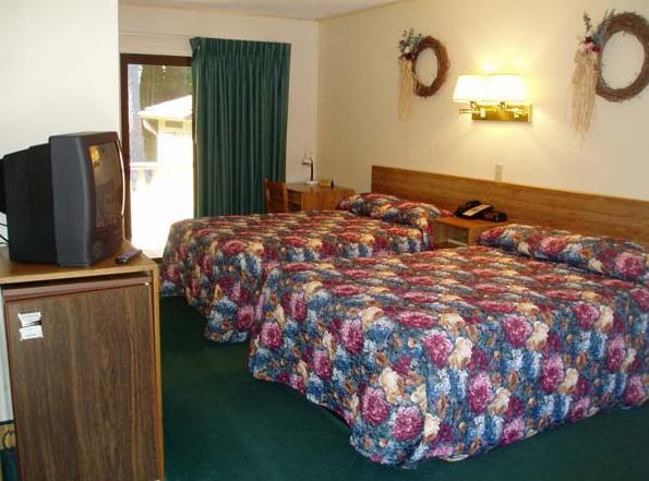 Tall Pines Motel Lake George Room photo