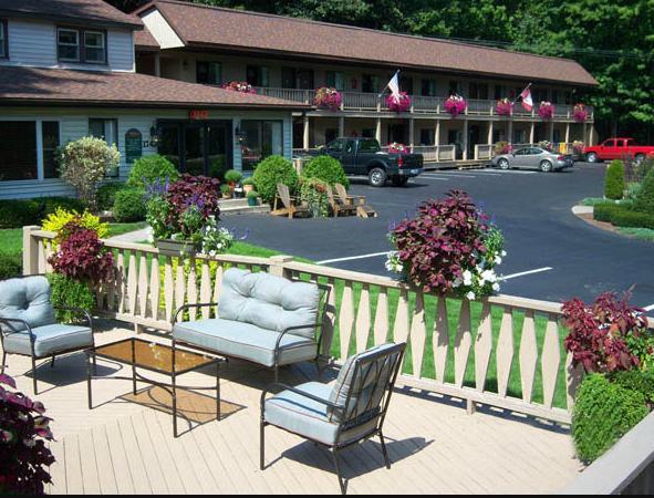 Tall Pines Motel Lake George Exterior photo