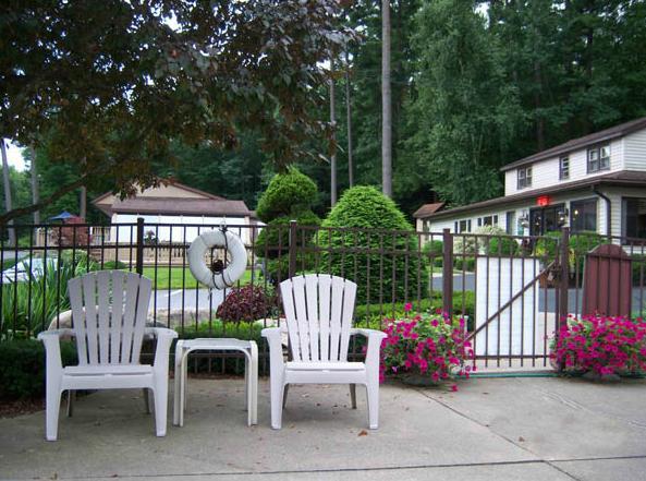 Tall Pines Motel Lake George Exterior photo